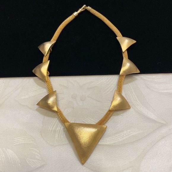 Vintage Robin Kahn Abstract Gold Necklace - Picture 9 of 15